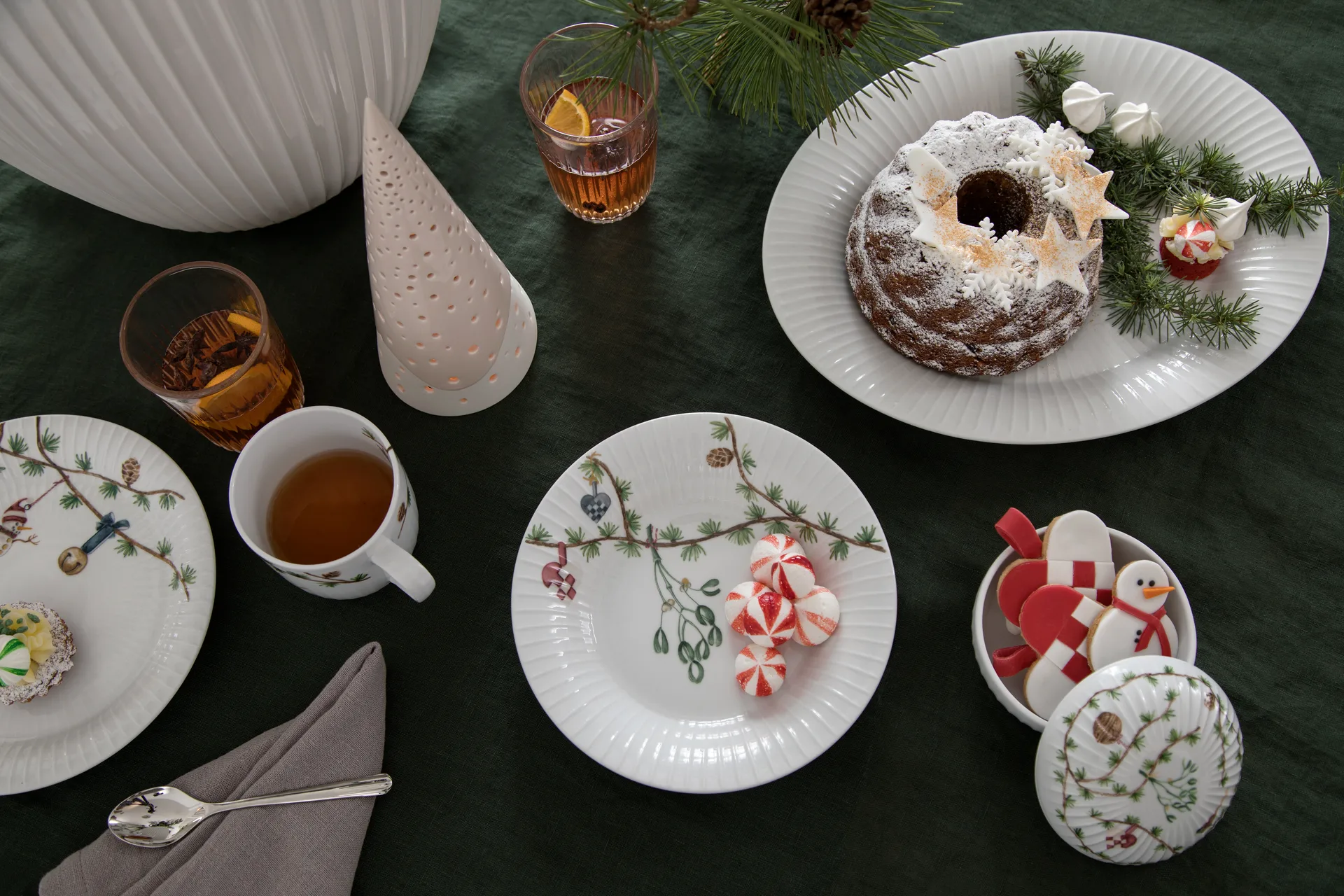 Service en porcelaine de Noël set Hammershøi Christmas 18 pièces Kähler