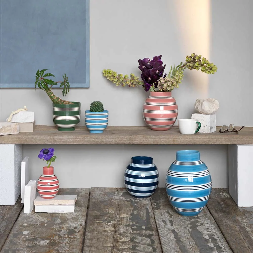 Vas Omaggion Nuovo, bleu foncé, h20,5 cm Kähler