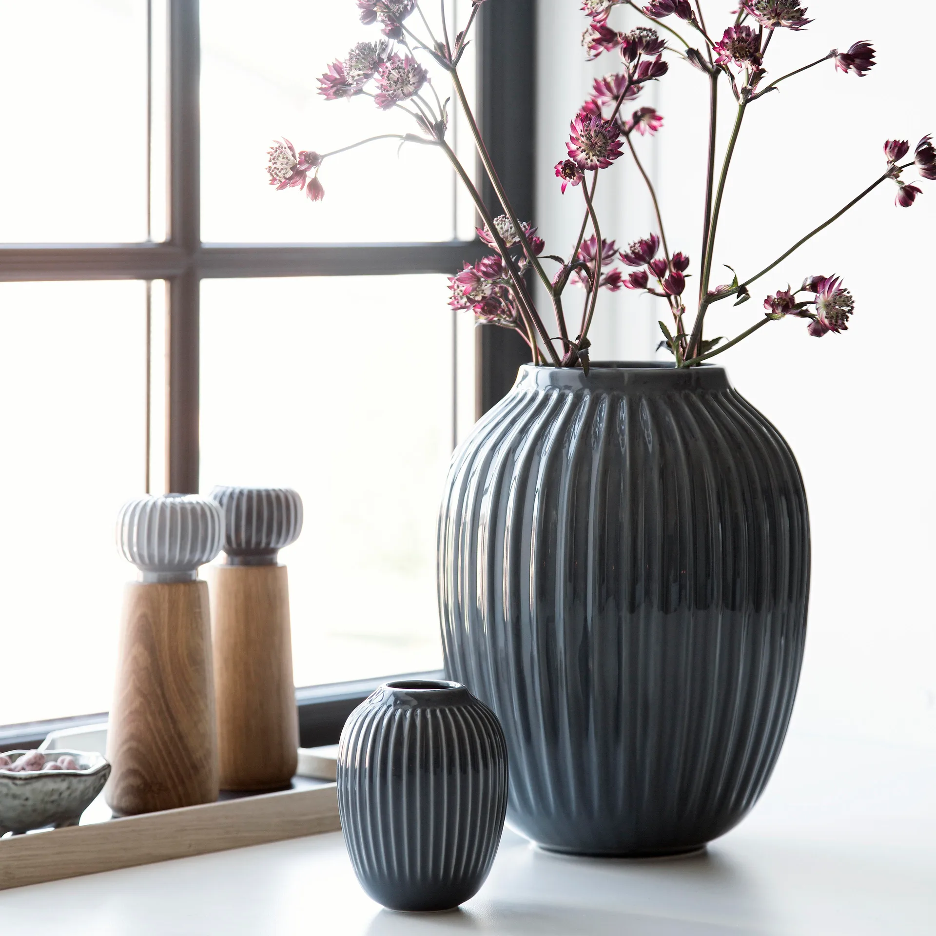 Vase Hammershøi grand, gris anthracite Kähler
