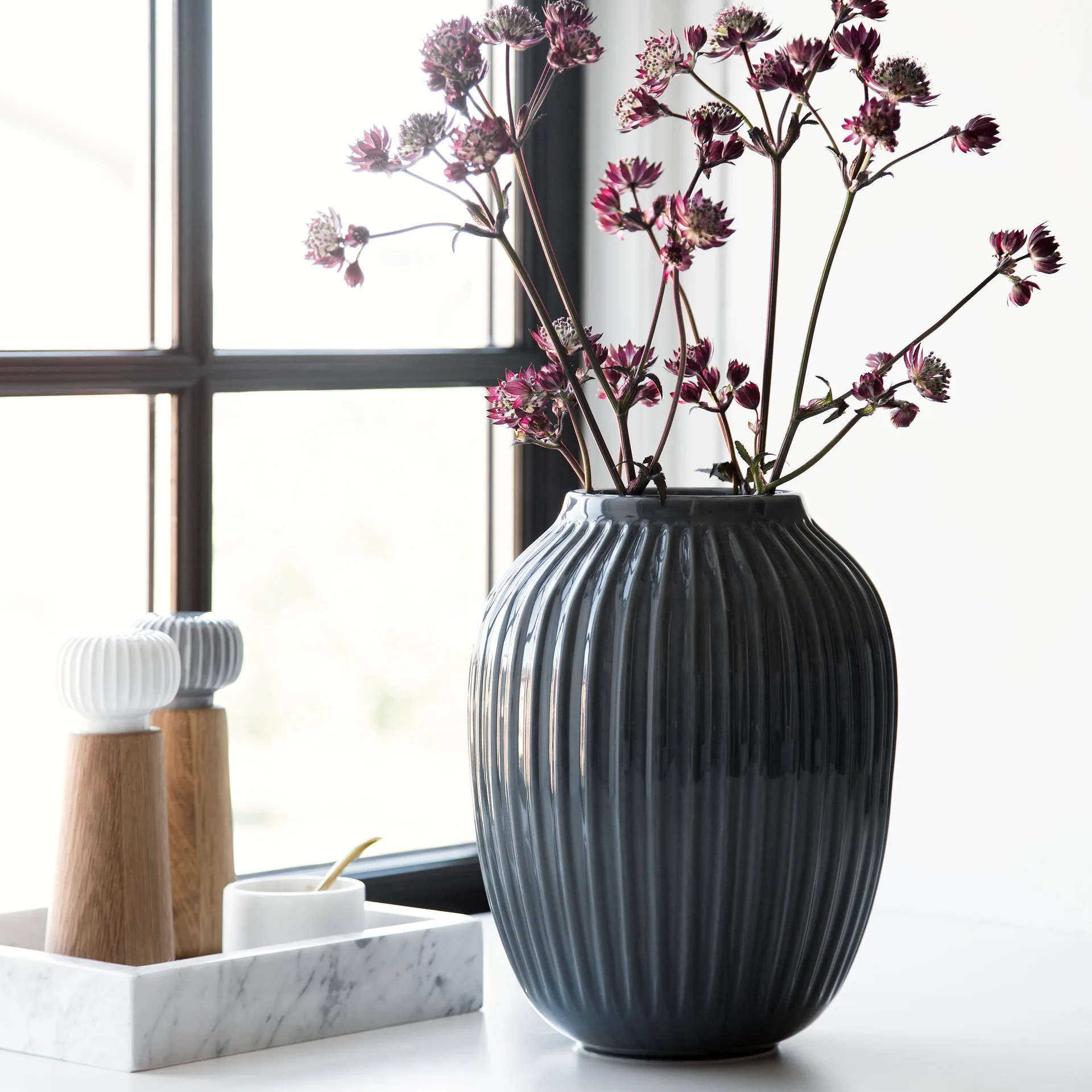 Vase Hammershøi grand, gris anthracite Kähler