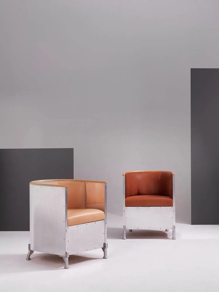 Fauteuil aluminium brossé mat, Cuir Tärnsjö noir-noyer Källemo