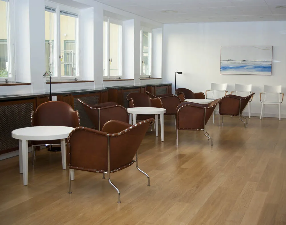 Fauteuil Bruno, Cuir pleine fleur brun-vintage-piètement chrome Källemo