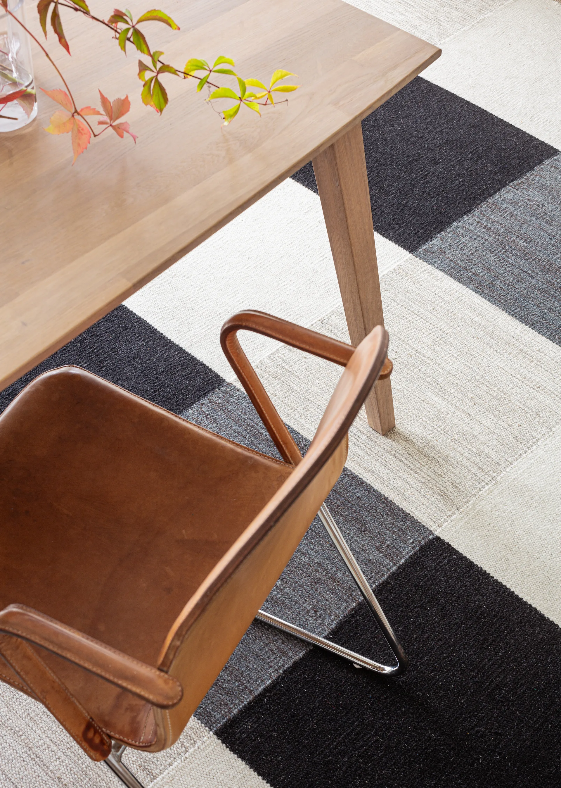 Tapis tissé à la main Night and Day 170x240 cm, White-black 200x300 cm Kateha