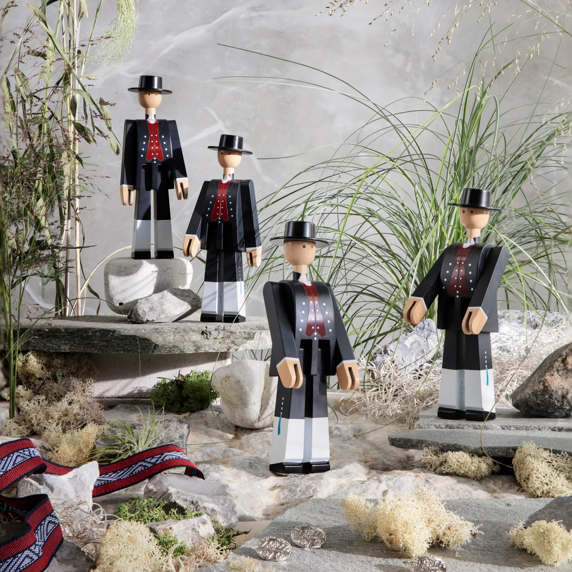 Homme en habits traditionnels norvégiens de Kay Bojesen, Noir-rouge-blanc Kay Bojesen Denmark