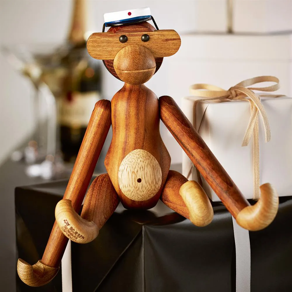Singe en bois Kay Bojesen avec son chapeau de diplômé bleu,  Kay Bojesen Denmark