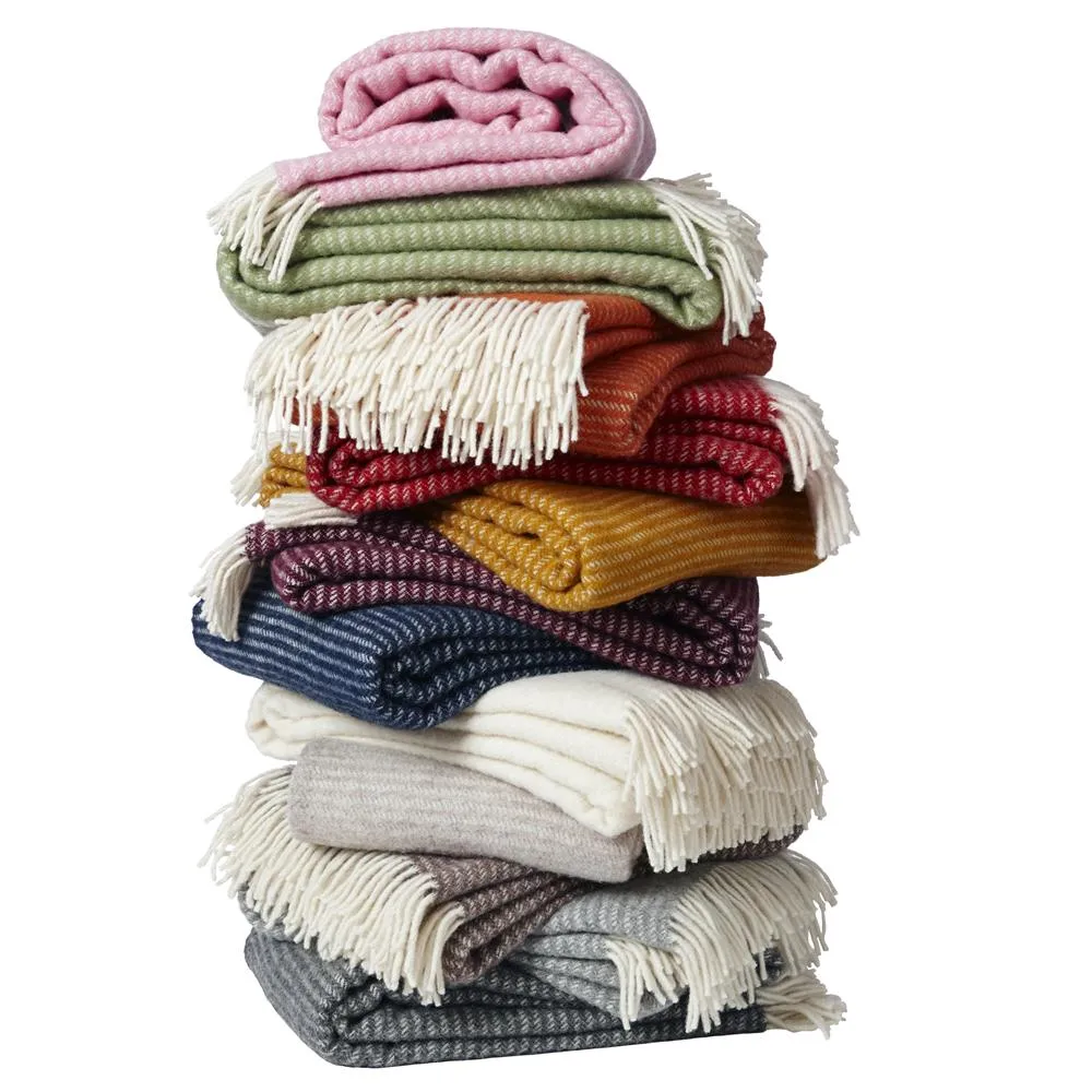 Plaid en laine Ralph, bleu marine Klippan Yllefabrik