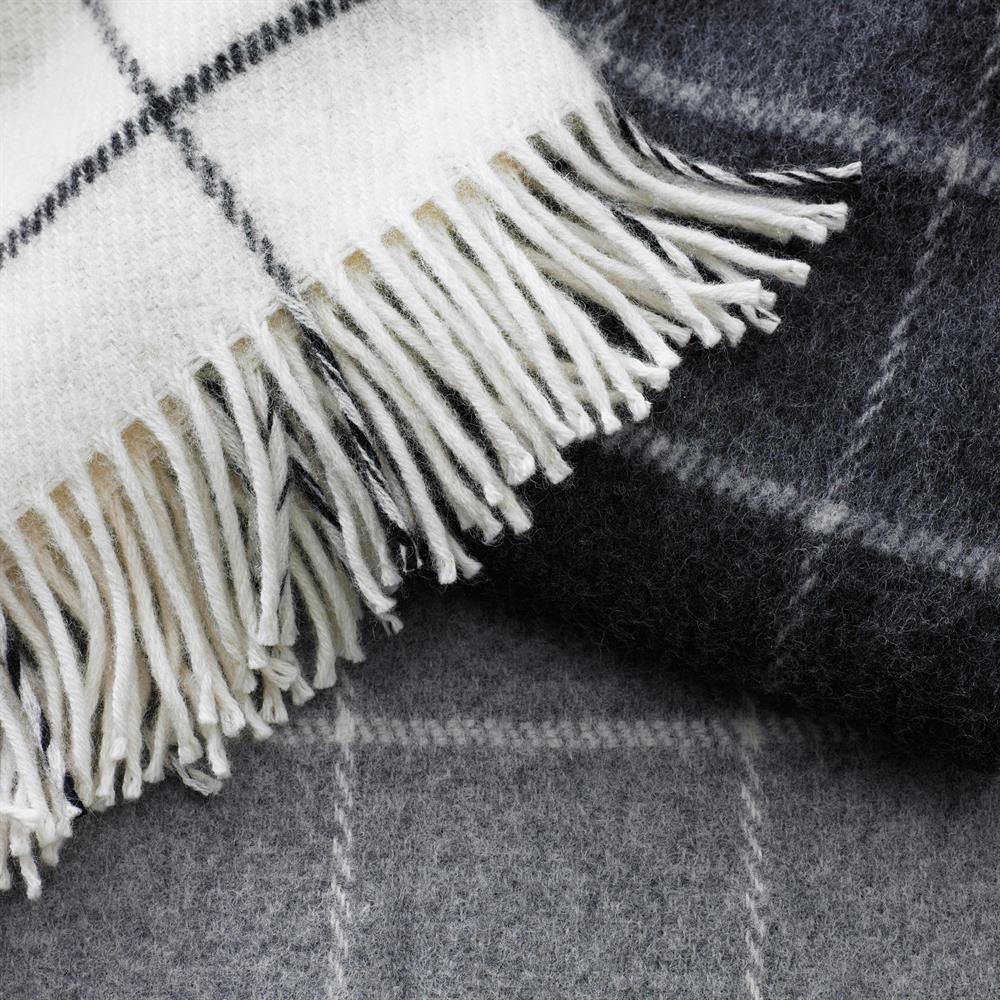 Plaid en laine Vinga, gris foncé Klippan Yllefabrik