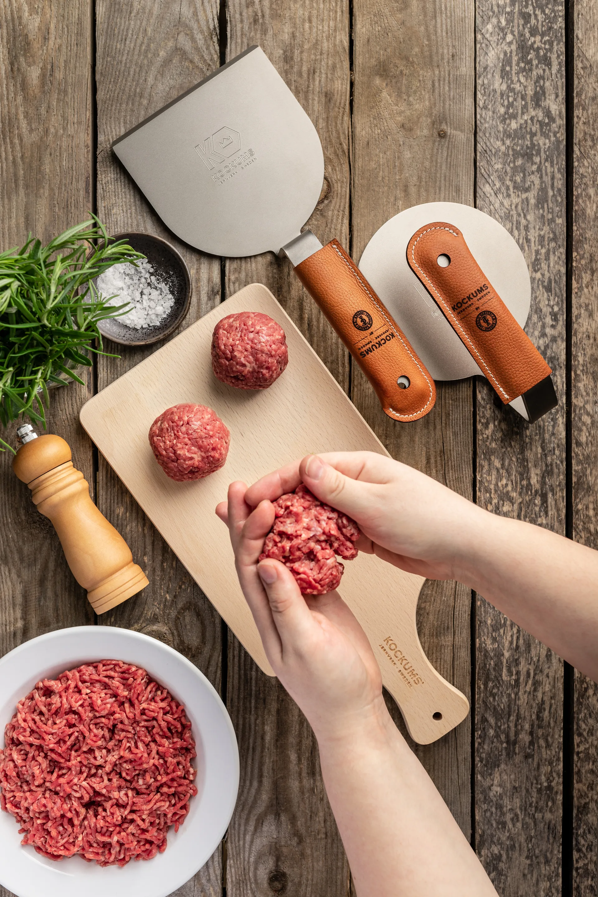 Fer à écraser avec pelle à grill, Avec poignée en néoprène Kockums Jernverk