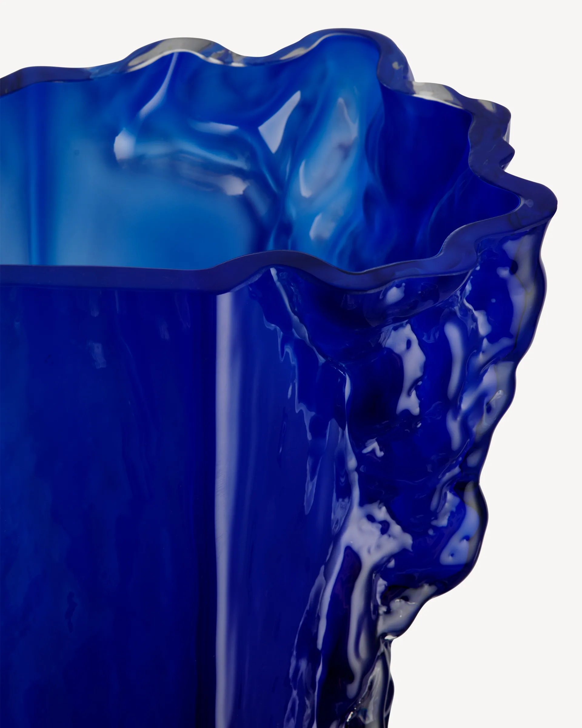 Vase Rocky Baroque 35 cm, Bleu profond Kosta Boda