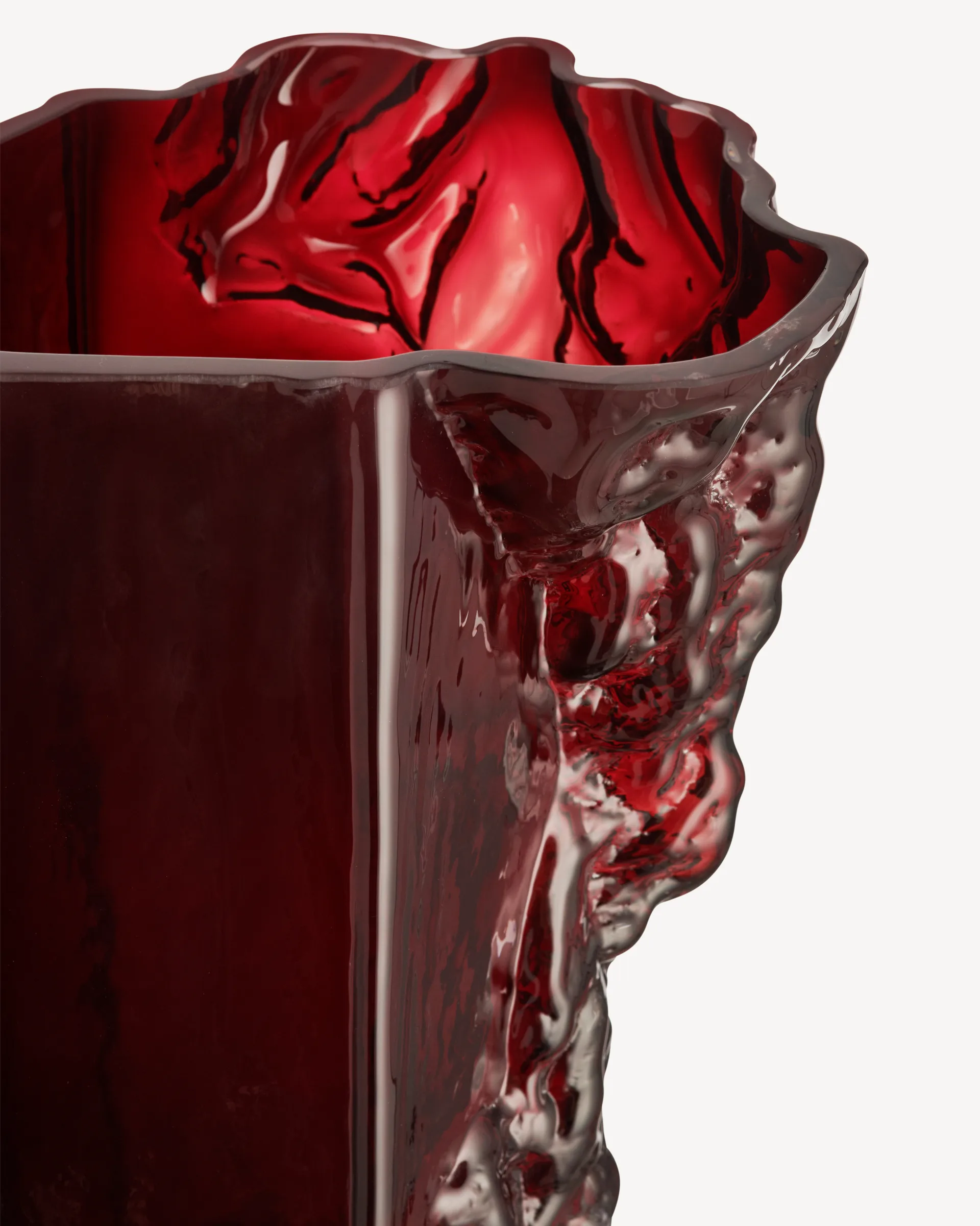 Vase Rocky Baroque 35 cm, Oxblood Kosta Boda