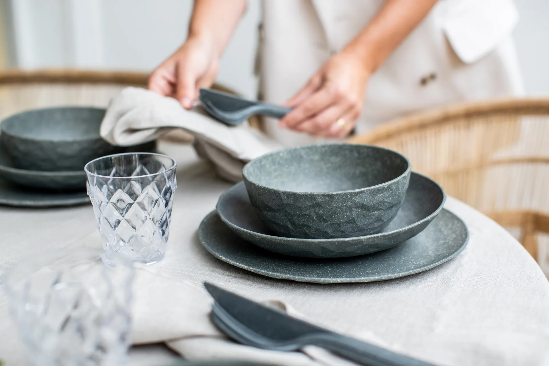 Assiette creuse Club thermoplastique biocirculaire Ø22 cm, 4 pièces, Nature ash grey Koziol