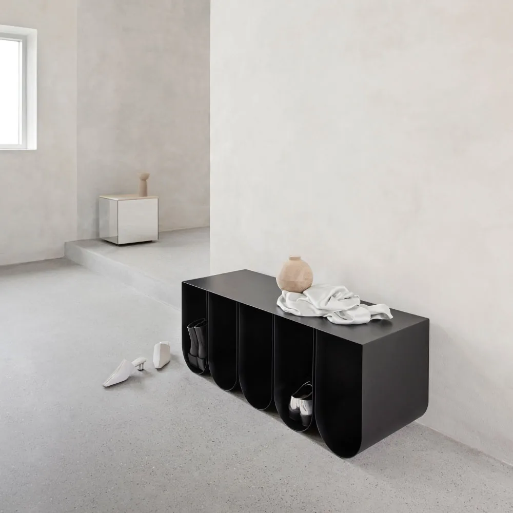 Banc Curved, black Kristina Dam Studio