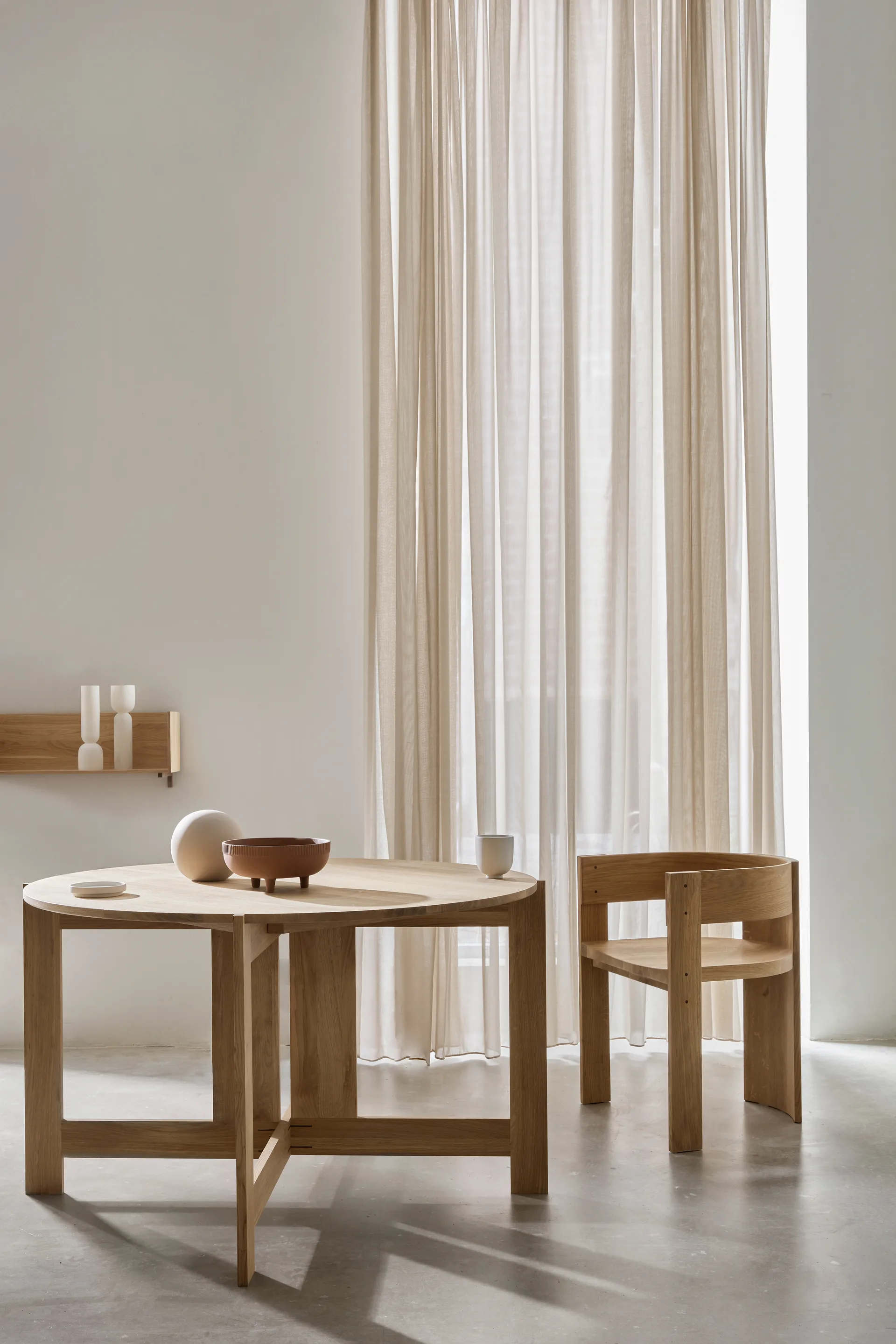 Chaise Collector, Chêne-noyer laqué chaud Kristina Dam Studio