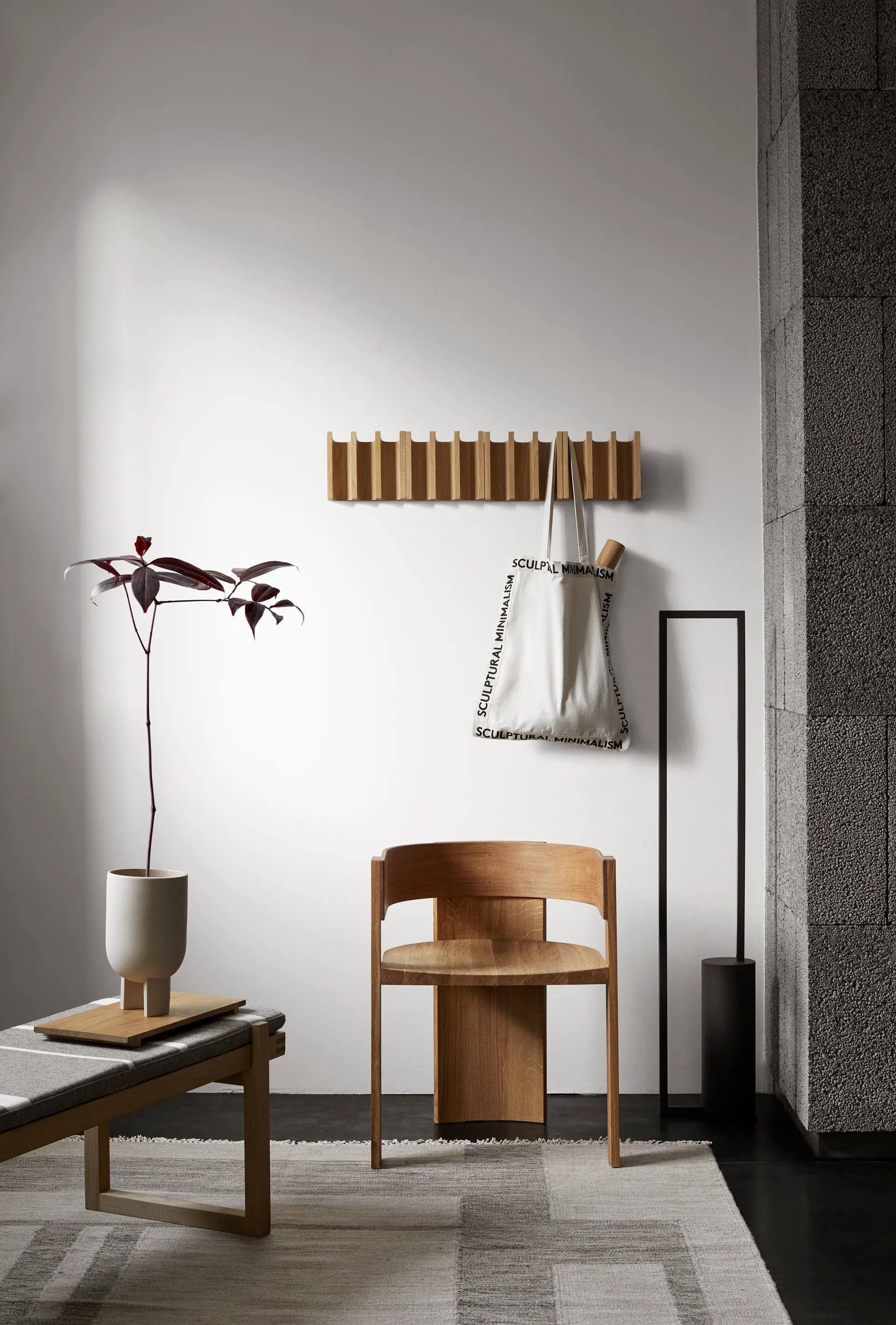 Chaise Collector, Chêne-noyer laqué chaud Kristina Dam Studio