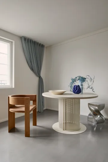 Chaise Collector - Chêne verni chaud-cuir cognac - Kristina Dam Studio