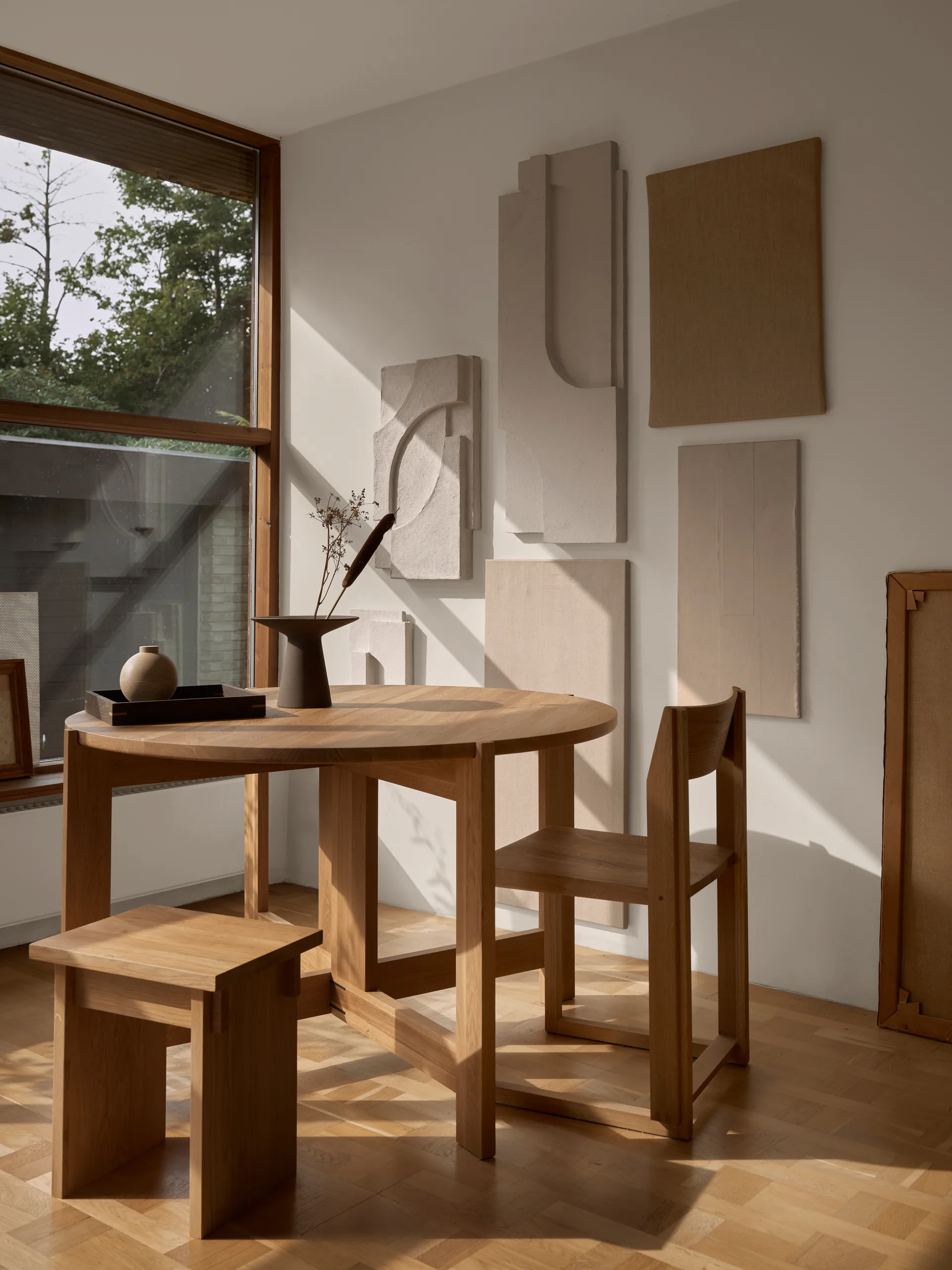 Chaise Outline, Chêne-noyer laqué chaud Kristina Dam Studio