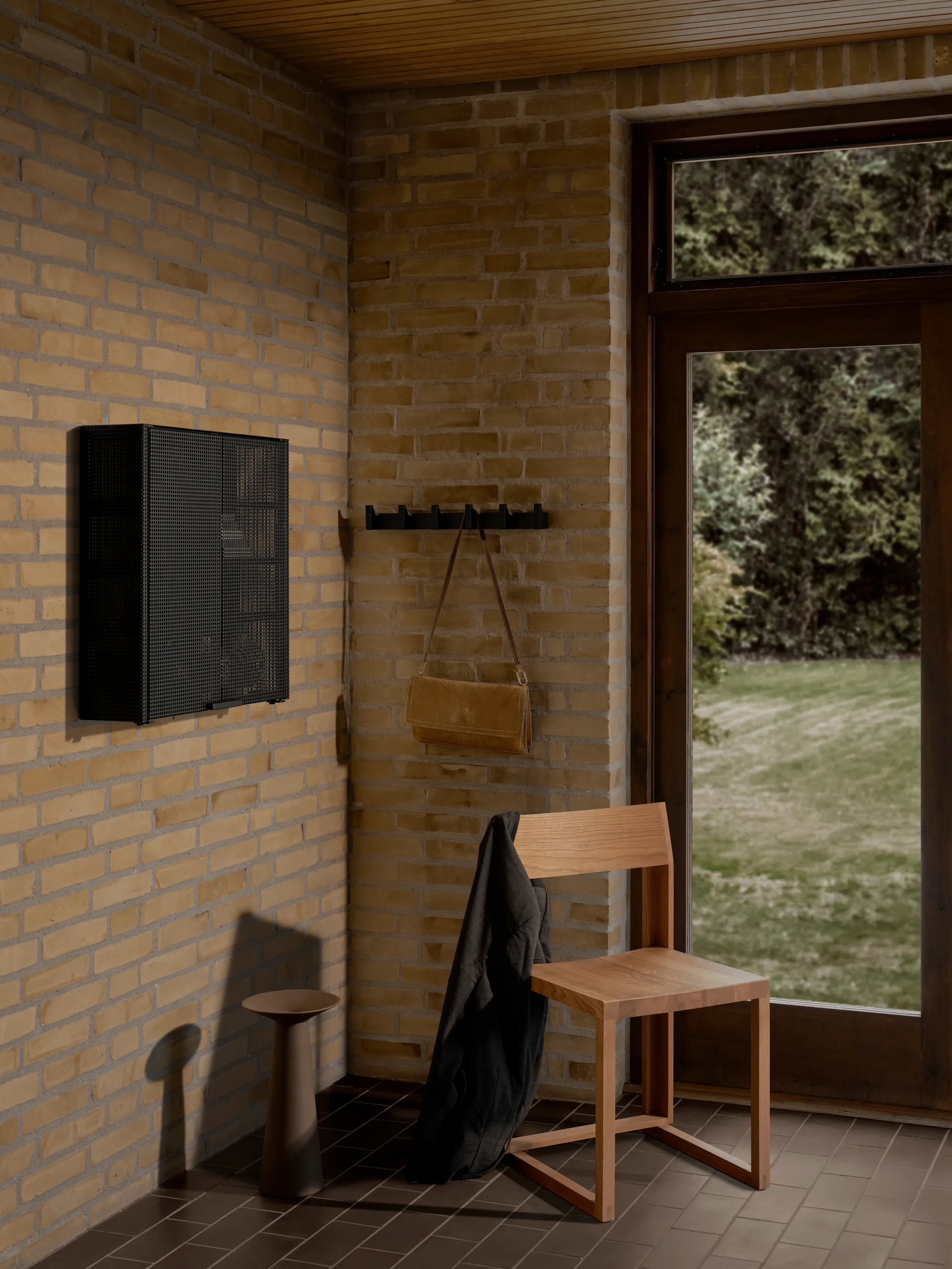 Column portemanteau 49 cm, Chêne laqué noir Kristina Dam Studio