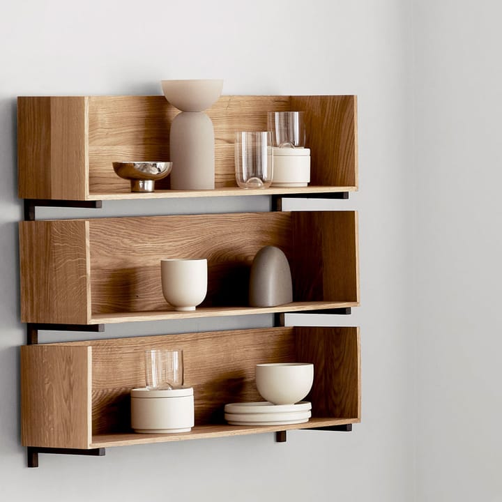 Étagère murale Stack - oak, consoles en noyer huilé foncé - Kristina Dam Studio