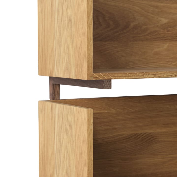 Étagère murale Stack - oak, consoles en noyer huilé foncé - Kristina Dam Studio