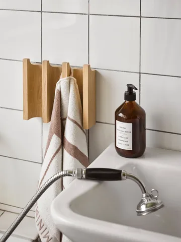 Porte-manteau Column - Chêne huilé chaud - Kristina Dam Studio