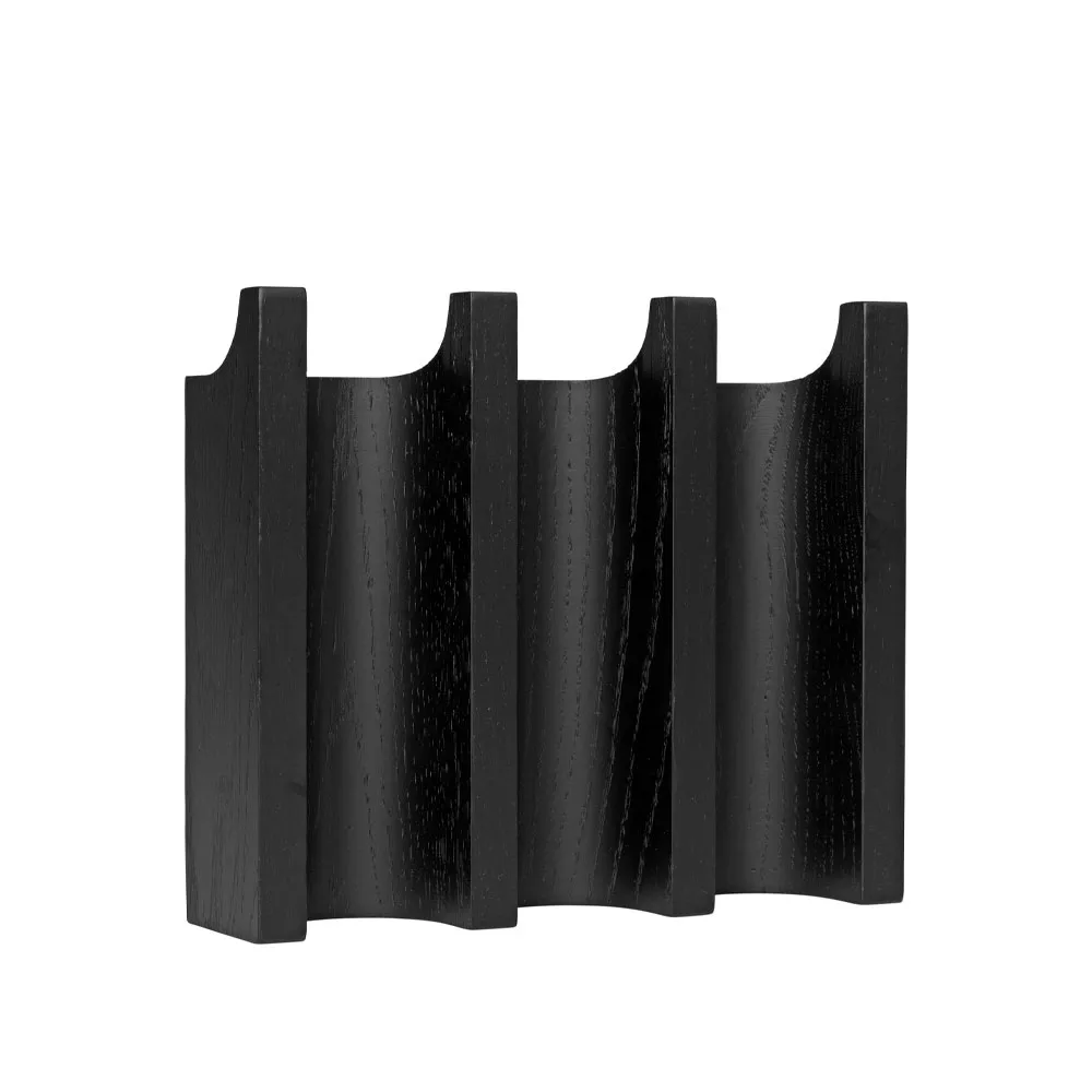 Porte-manteau Column, oak black lacquered Kristina Dam Studio