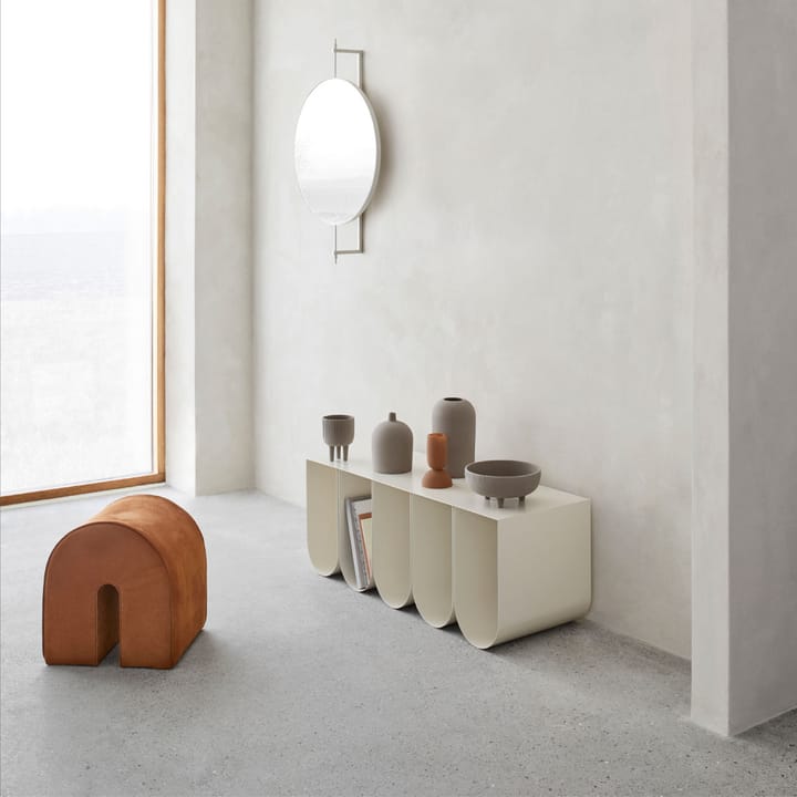 Pouf Curved - cuir light brown - Kristina Dam Studio