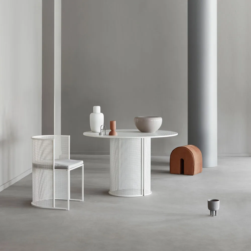 Pouf Curved, cuir light brown Kristina Dam Studio