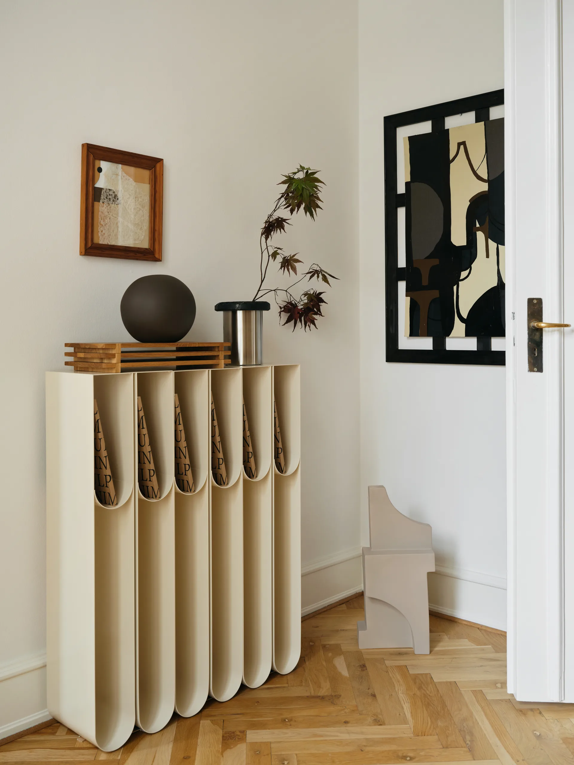 Socle incurvé, Beige Kristina Dam Studio