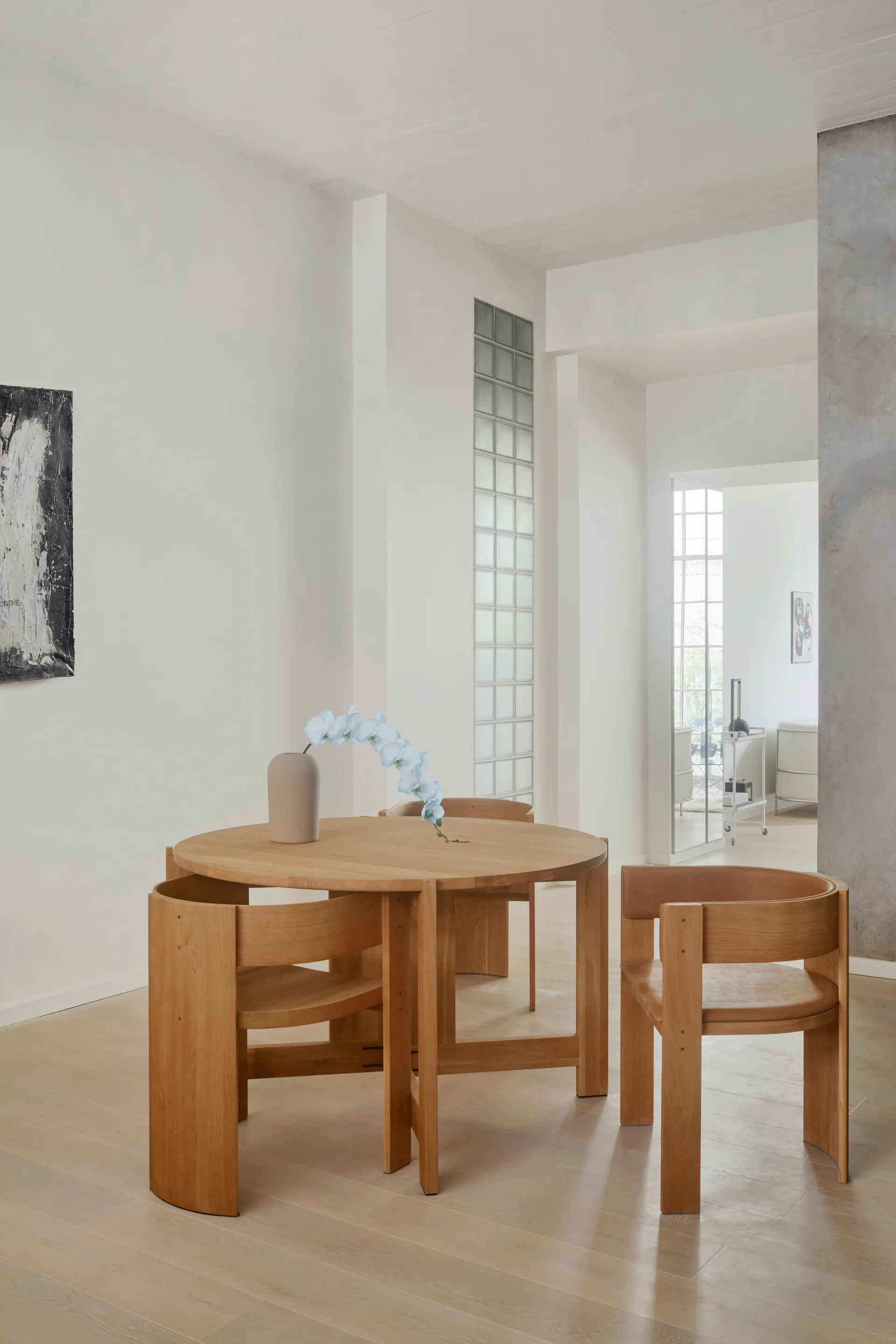 Table à manger Collector Ø120x74 cm, Chêne laqué chaud Kristina Dam Studio