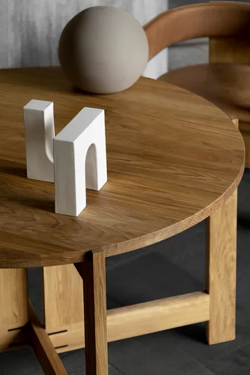 Table à manger Collector Ø120x74 cm - Chêne laqué chaud - Kristina Dam Studio