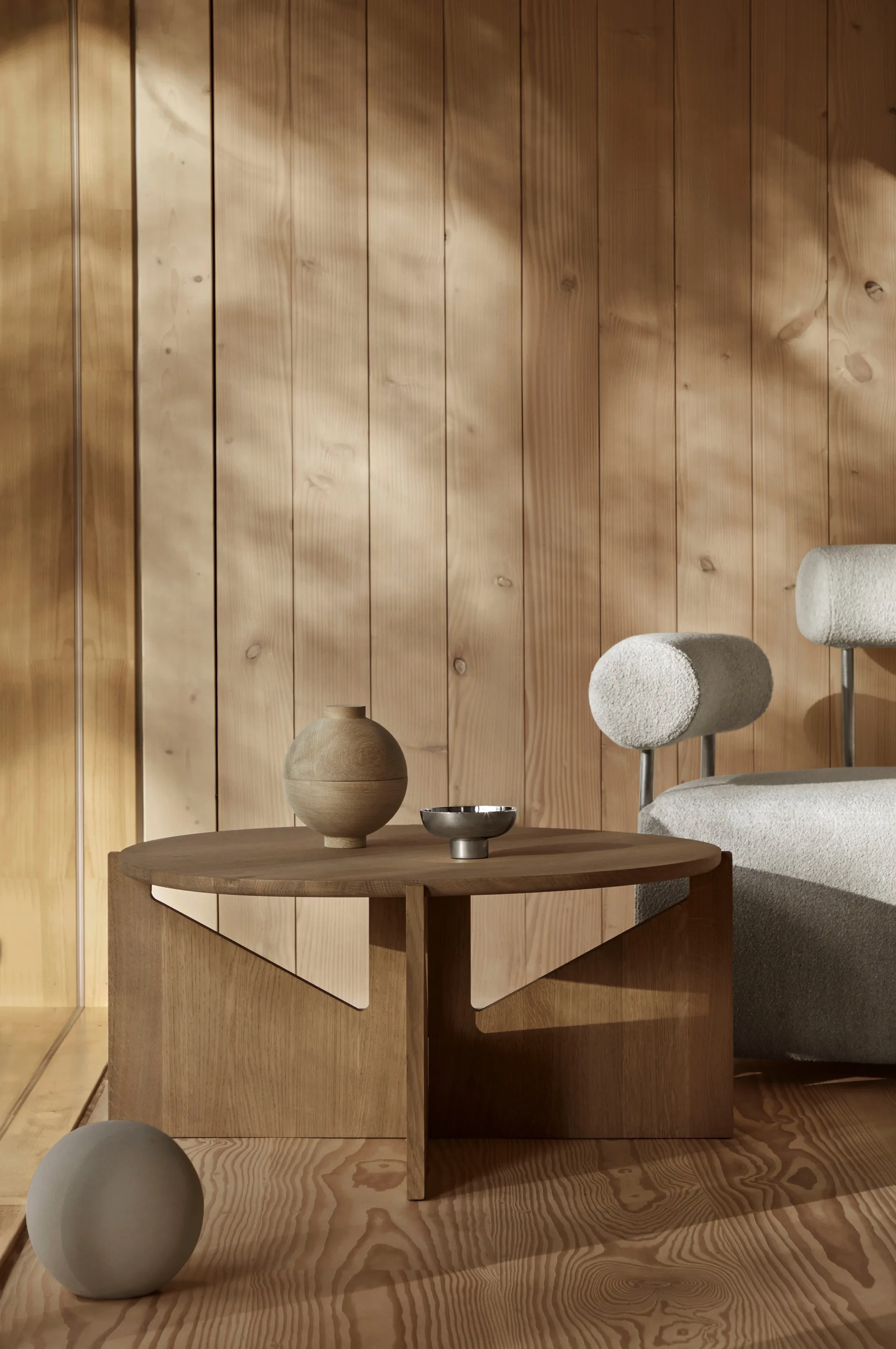 Table basse Simple XL Ø78 cm, Chêne laqué chaud Kristina Dam Studio