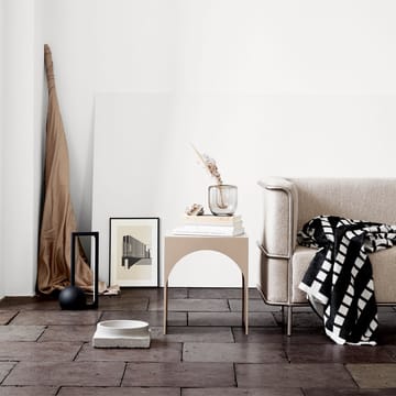 Table d'appoint Arch - beige, small - Kristina Dam Studio