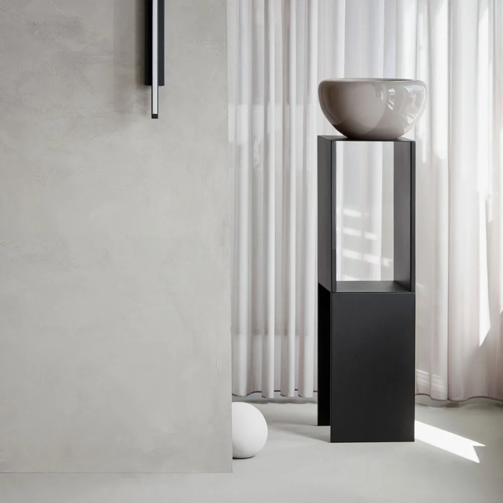 Table d'appoint Pedestal, black Kristina Dam Studio
