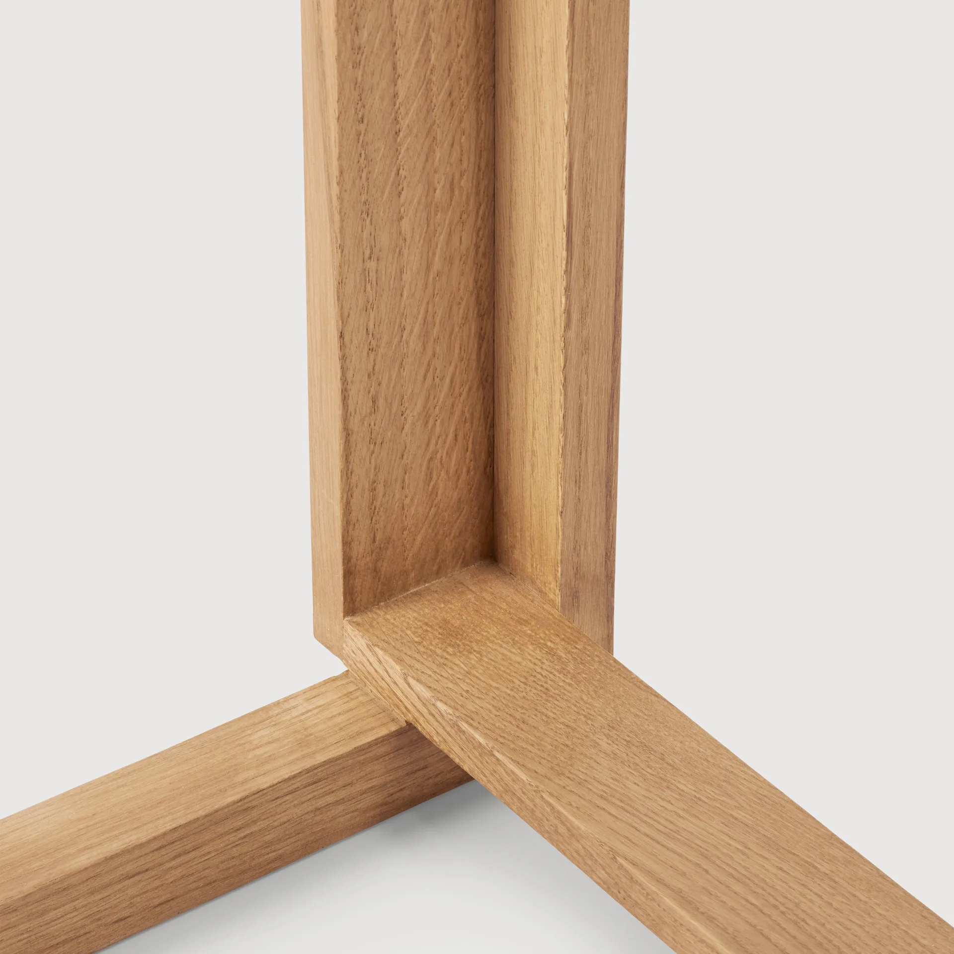 Tabouret de bar Outline 75 cm, Chêne laqué chaud-acier brossé Kristina Dam Studio