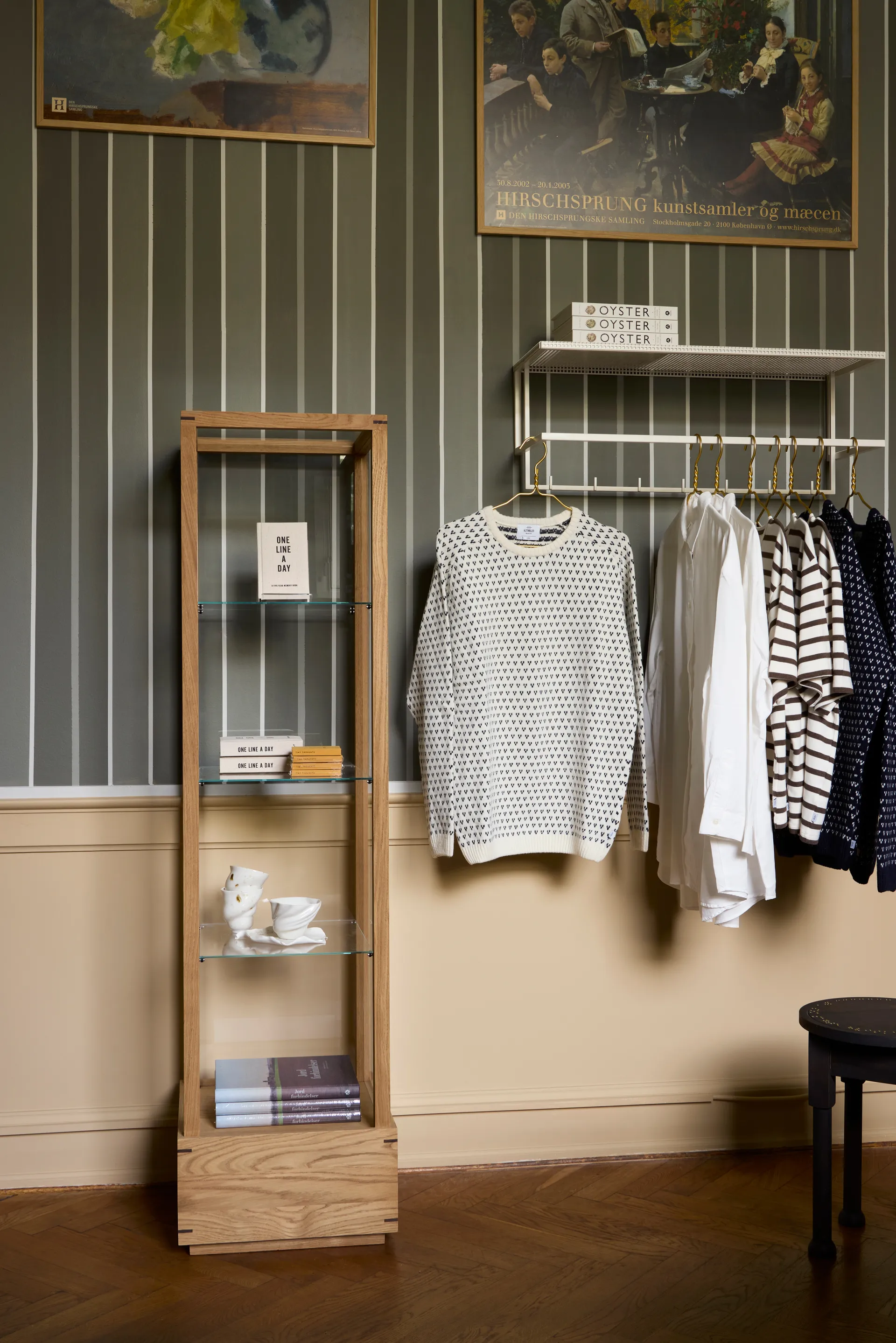 Vitrine japonaise medium, Chêne huilé chaud Kristina Dam Studio