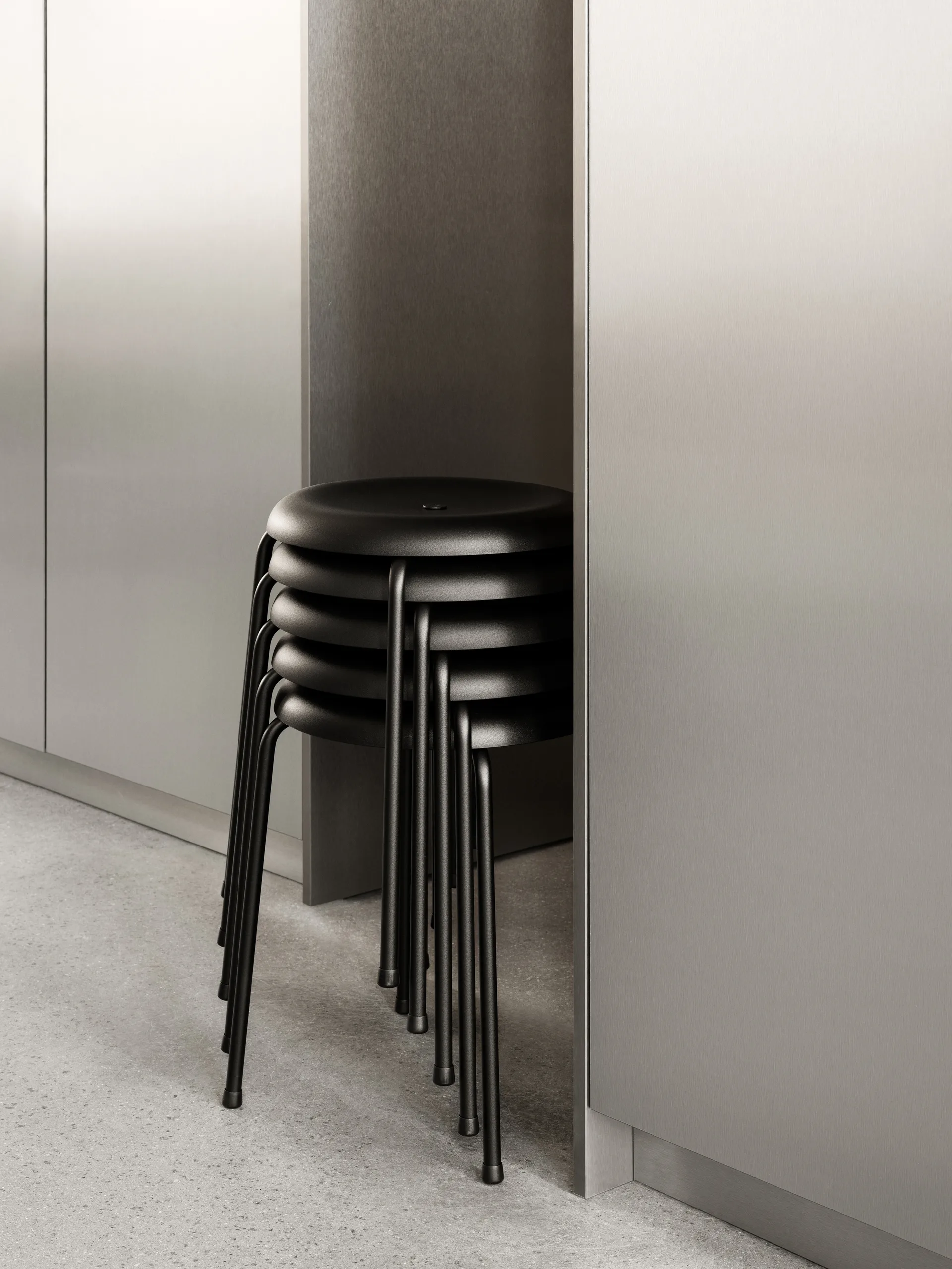 Tabouret, Base en cuir noir - base en chrome, 45 cm Lammhults