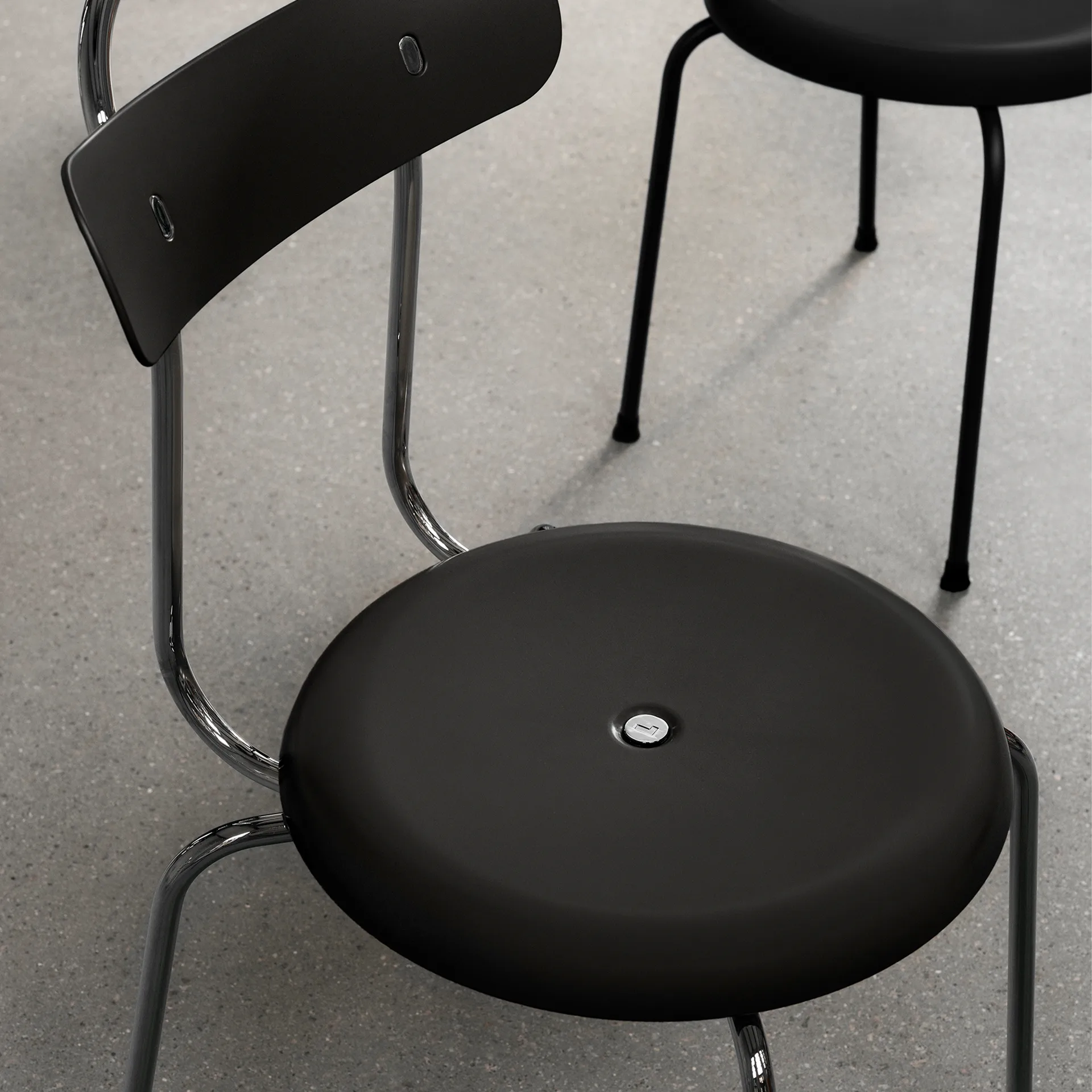 Tabouret Plus, Base noir-chromé Lammhults
