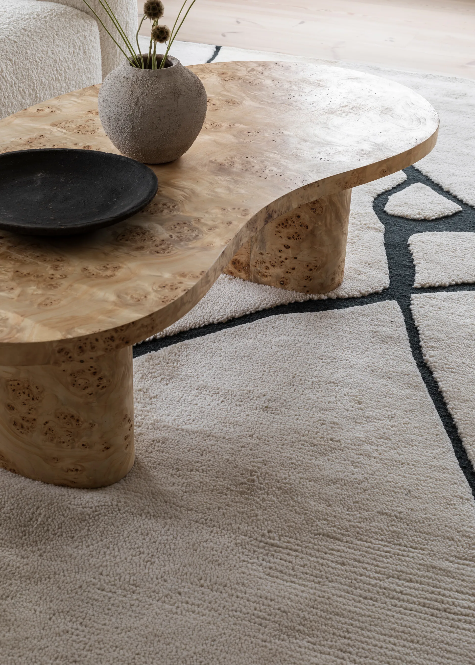 Gute tapis en laine, Black and white 180x270 cm Layered