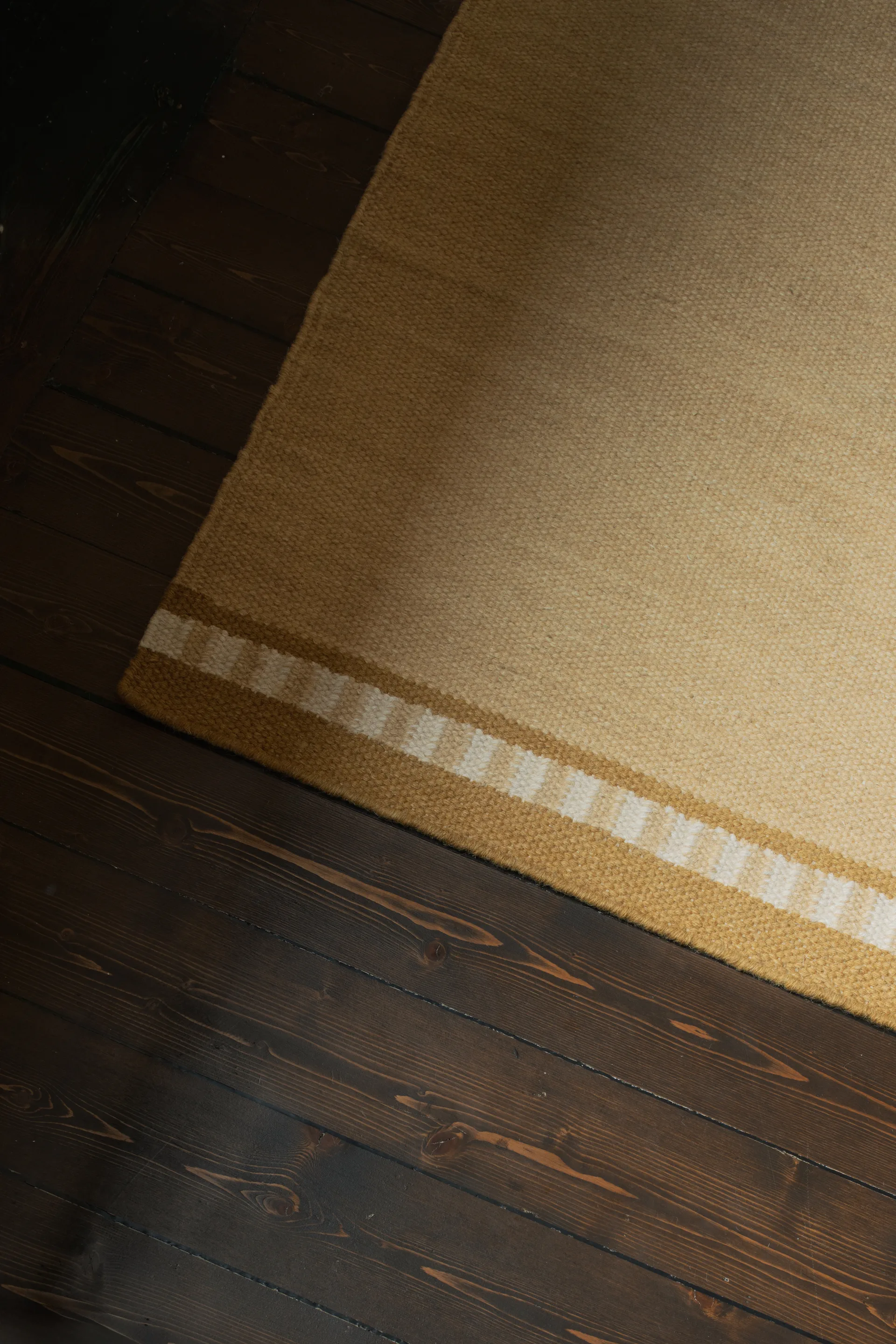 Tapis en laine Röllakan Solid, Mariegold, 250 x 350 cm Layered