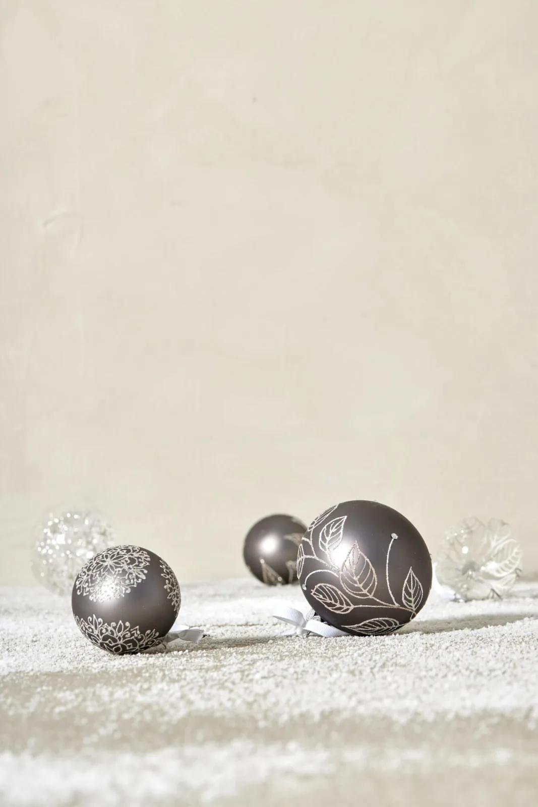 Boule de Noël Cadelia Ø8 cm, Gris foncé, feuille Lene Bjerre