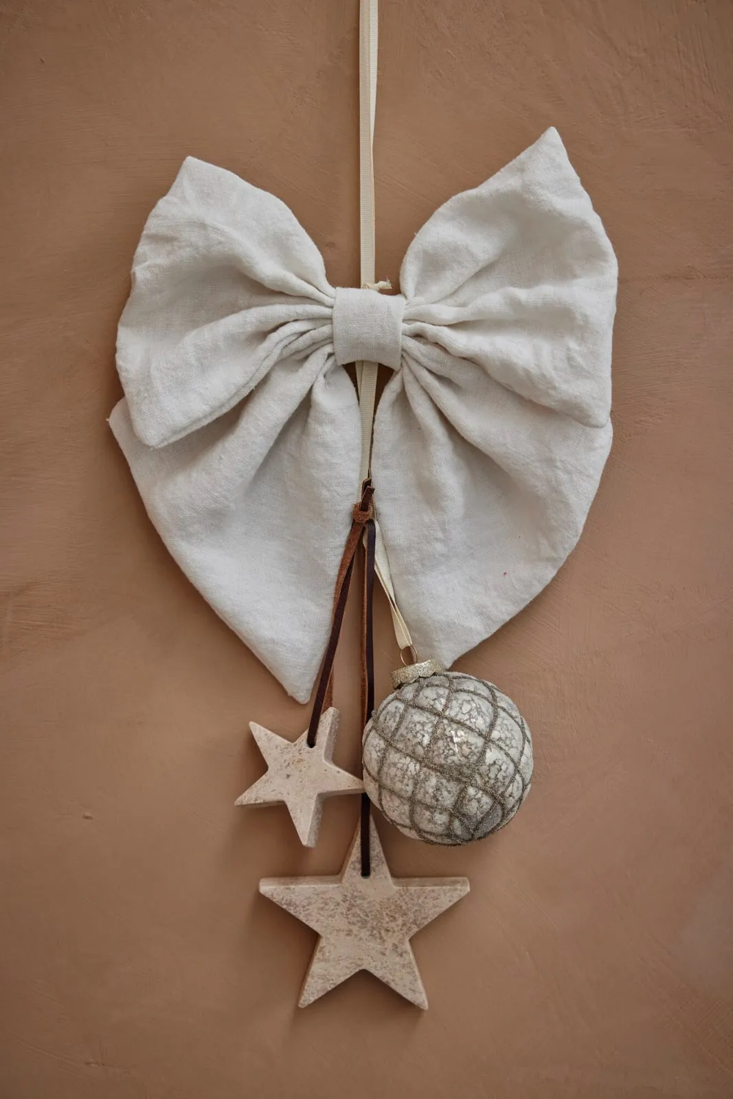 Boule de Noël Norille Ø11 cm, Brun vieilli, filet Lene Bjerre