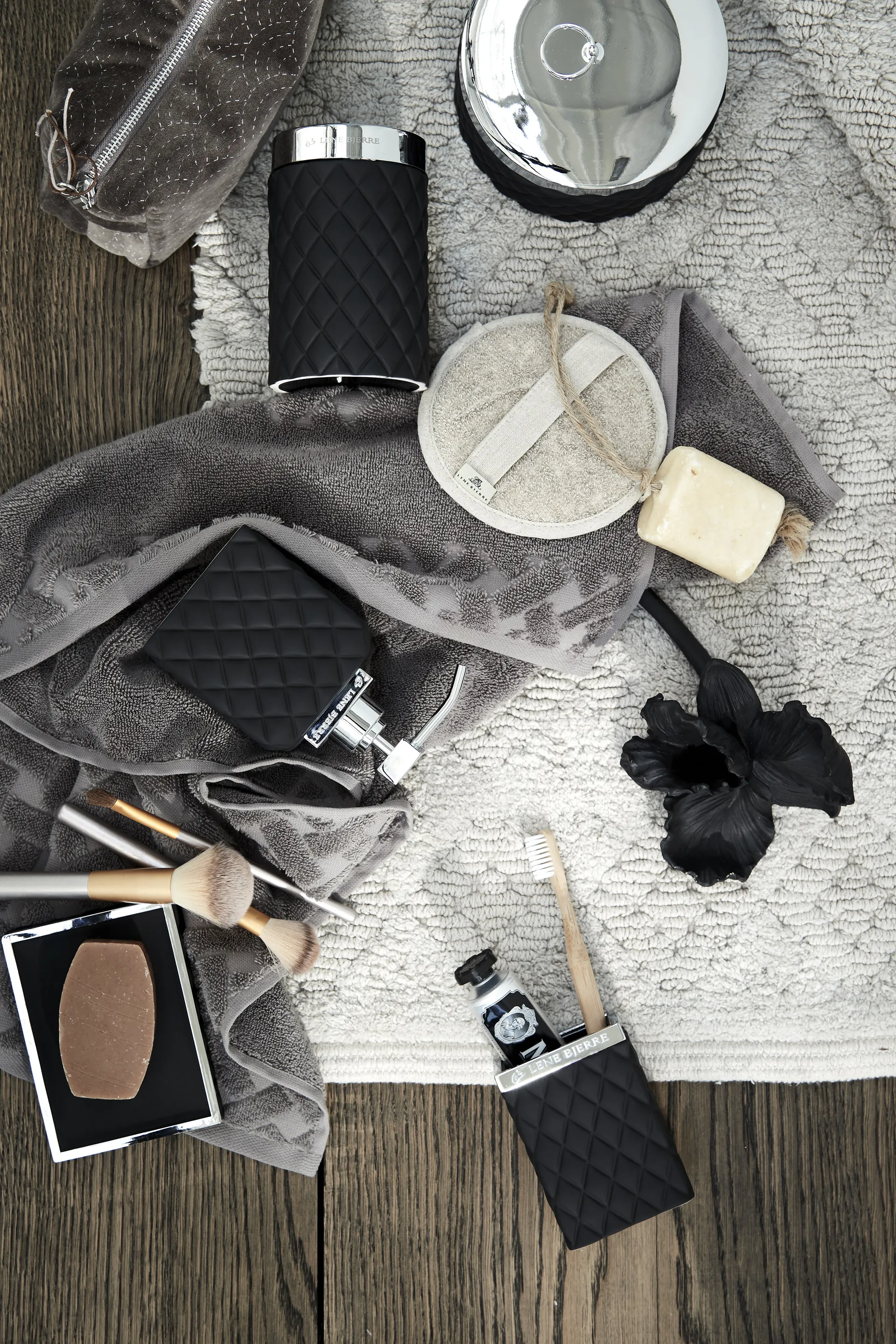 Distributeur de savon Portia, Noir-argent Lene Bjerre