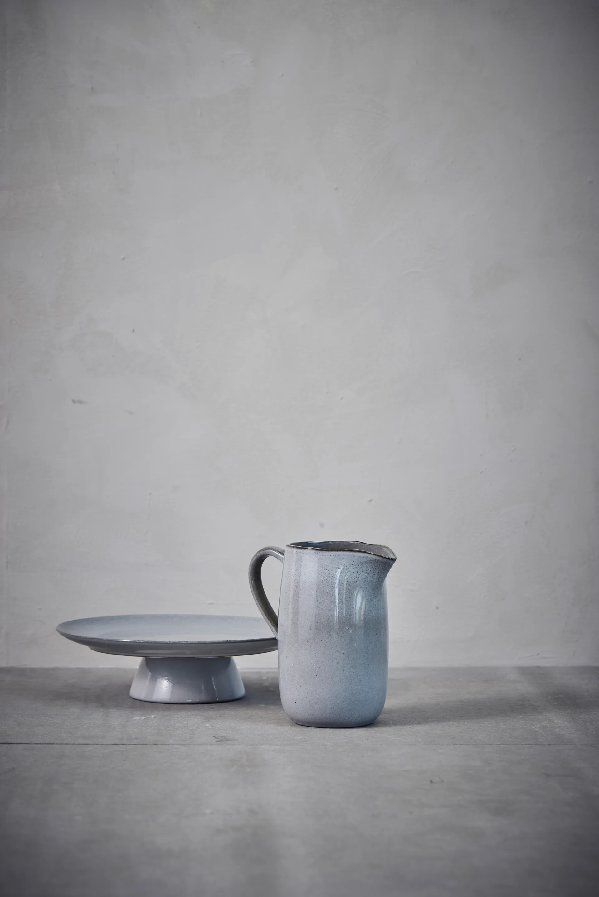 Plat à gâteau Amera Ø32,5 cm, Gris Lene Bjerre