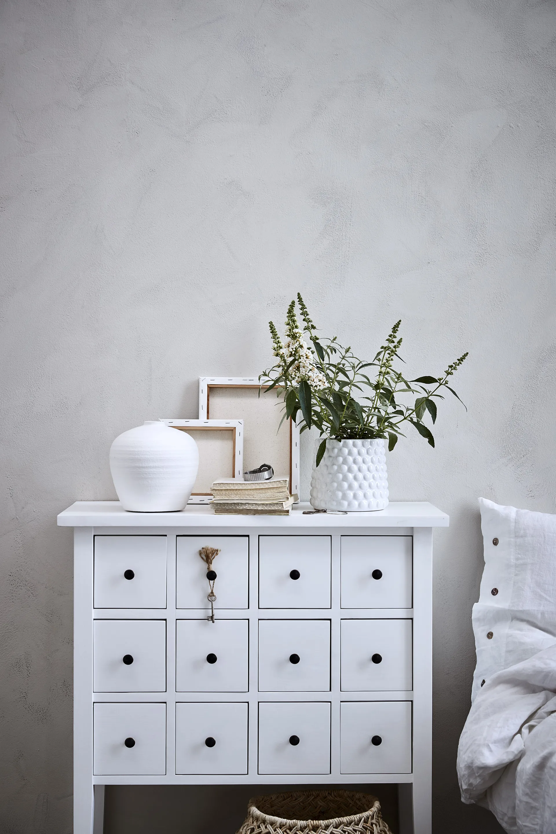 Pot Dotsie Ø20 cm, White Lene Bjerre