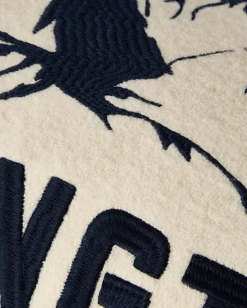 Coussin décoratif Mountains Logo en mélange de laine - White-navy, 50x30 cm - Lexington