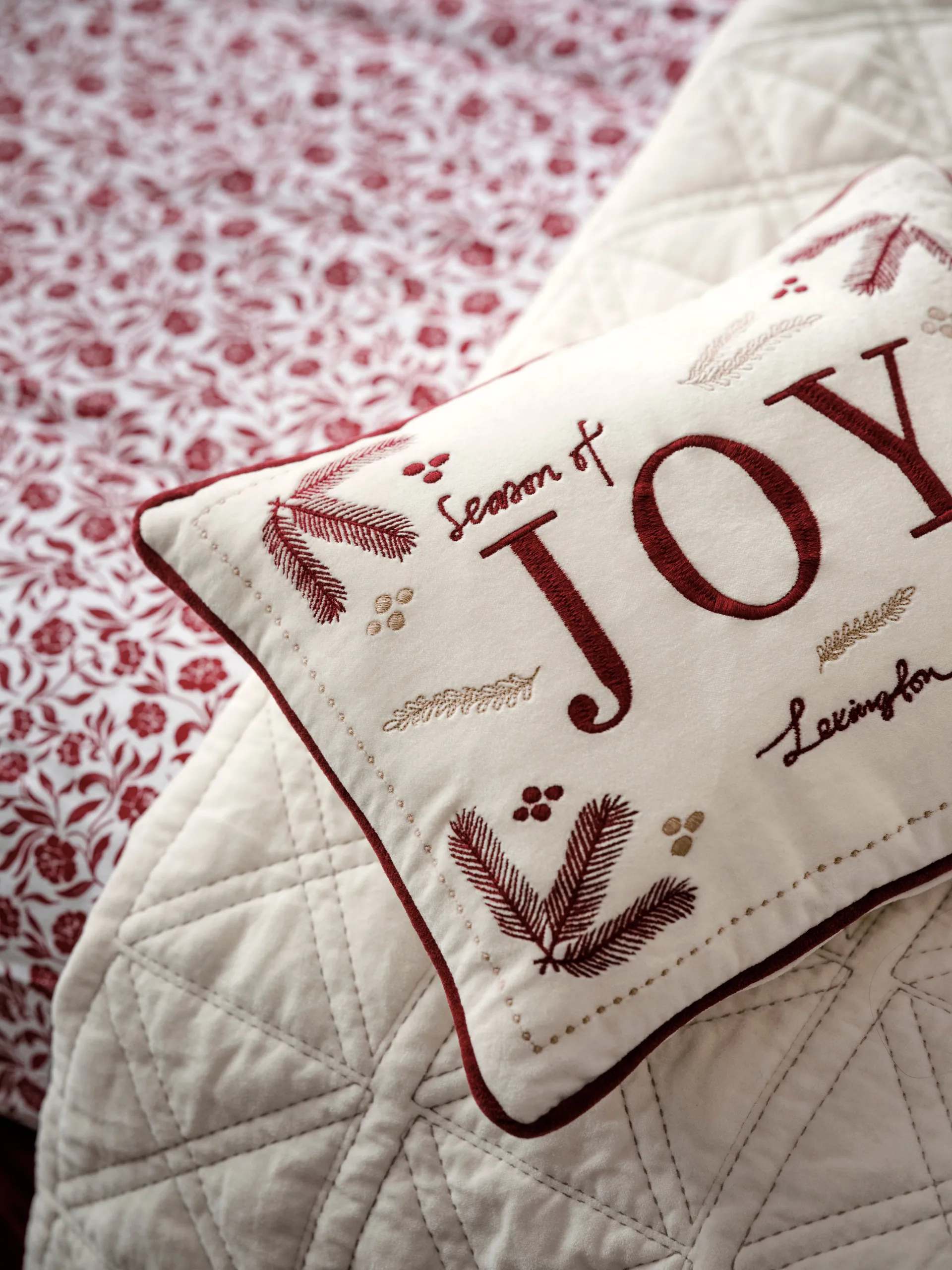 Coussin Joy organic cotton velvet 30x40 cm, Blanc-rouge Lexington