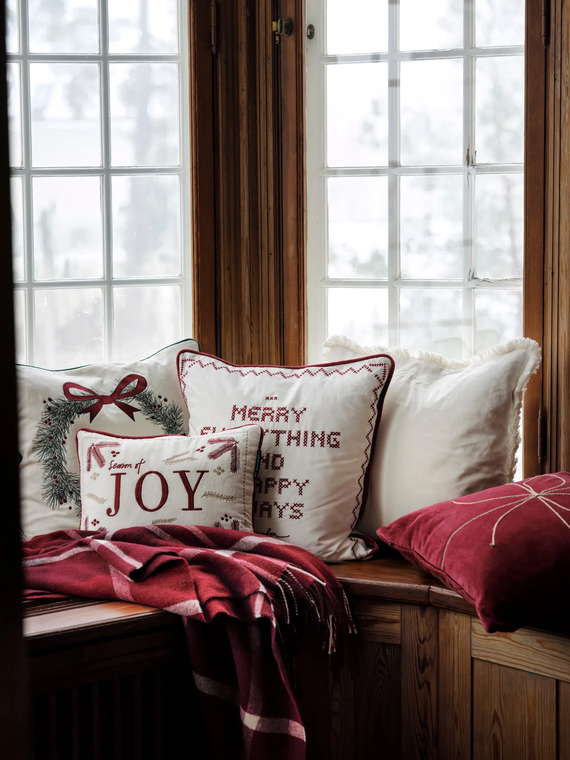 Coussin Joy organic cotton velvet 30x40 cm, Blanc-rouge Lexington