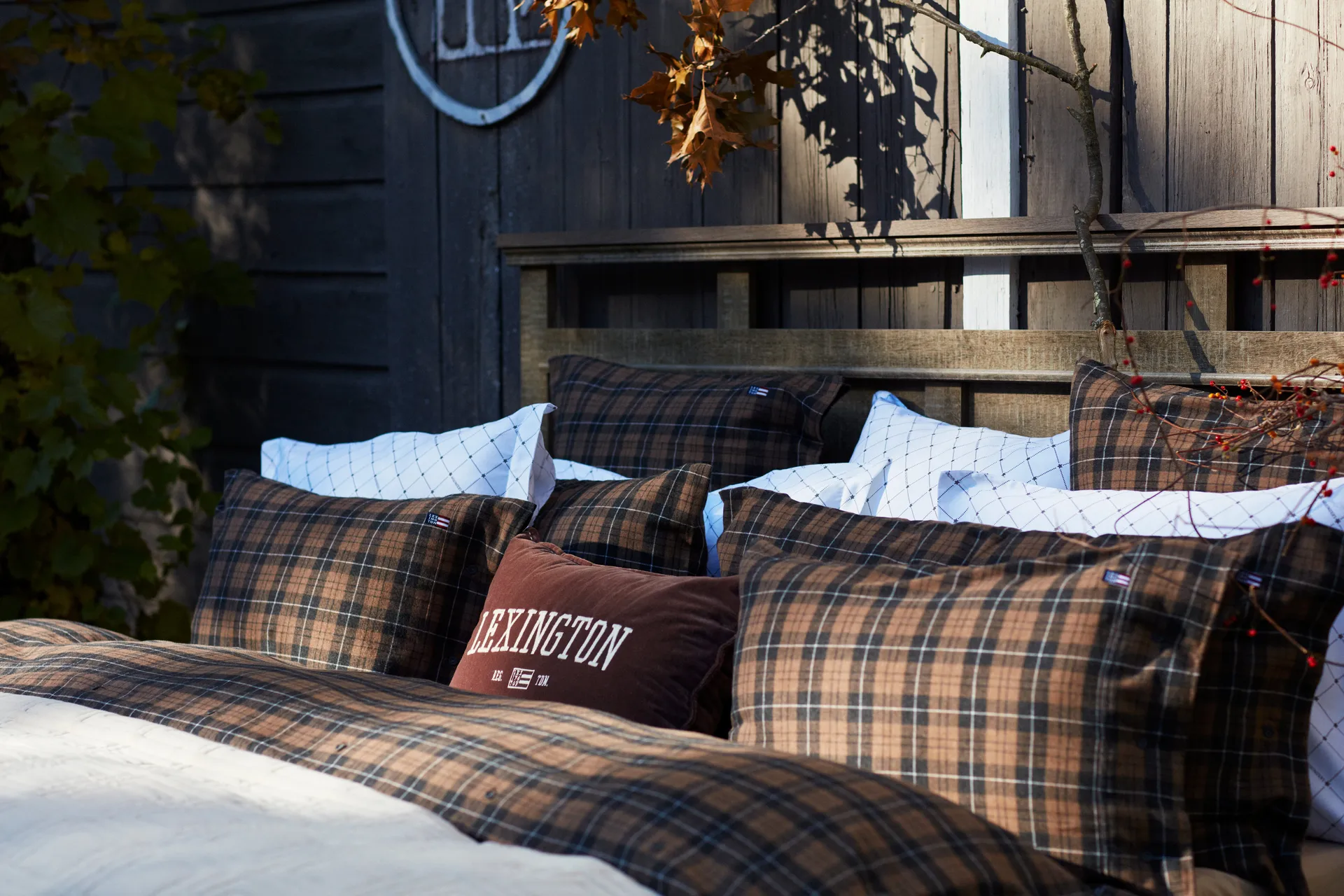 Coussin Logo Message Organic Cotton Velvet 40x60 cm, Brown Lexington