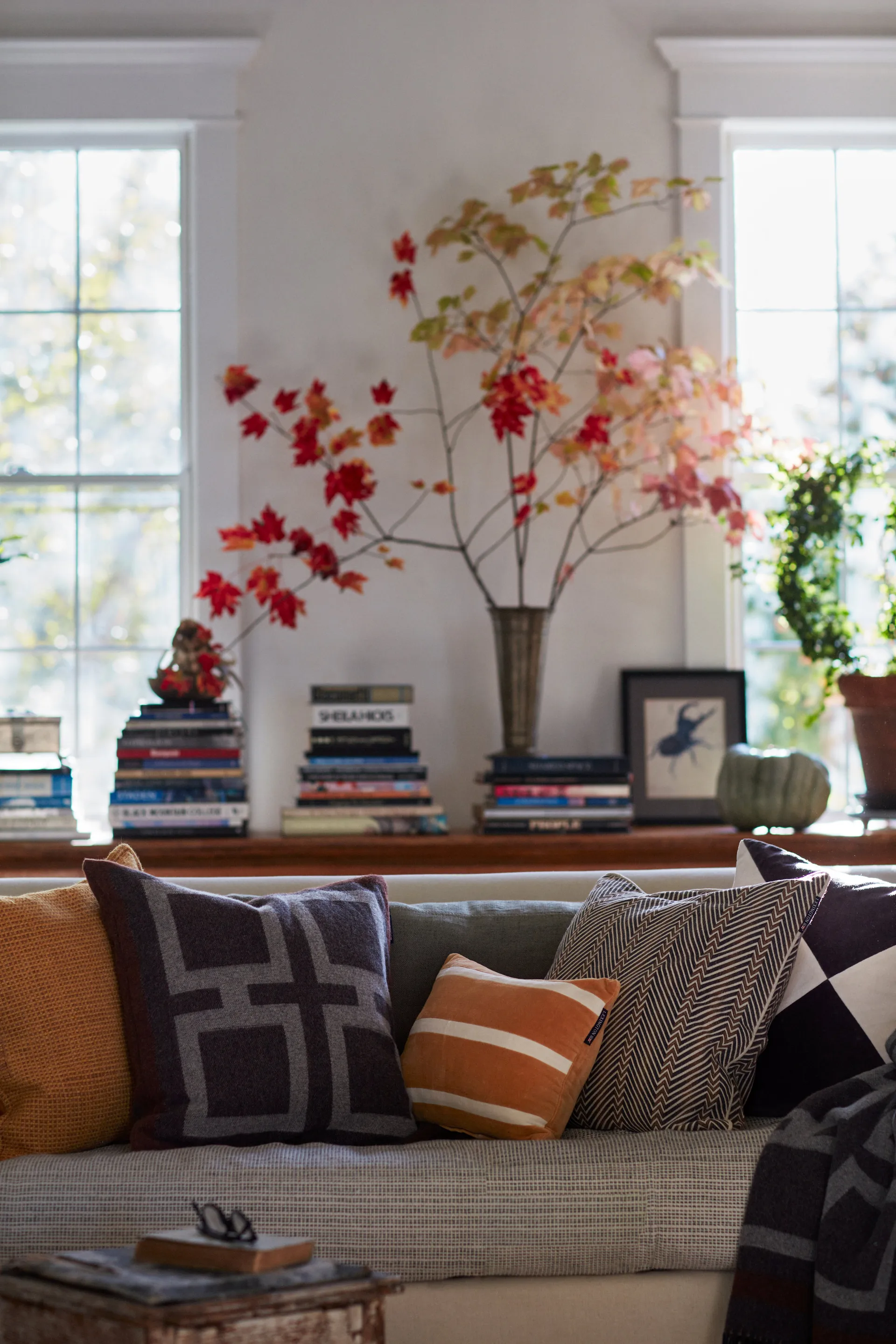 Coussin Striped Organic Cotton Velvet 30x40 cm, Mustard-light beige Lexington