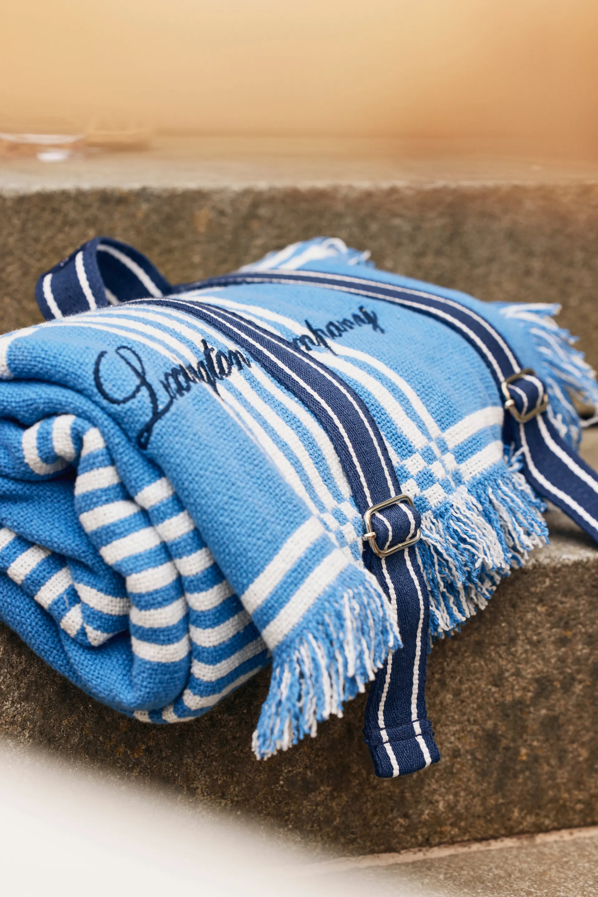 Couverture de pique-nique Easter Eggs in Papier Maché 150x150 cm, Blue Lexington